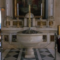 Cattedrale di San Dionigi Areopagita - Il fonte battesimale